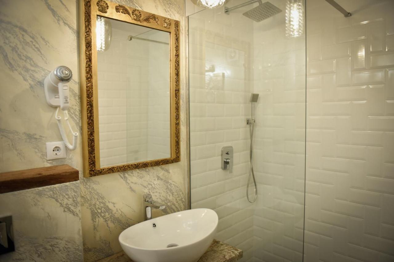 Appartamento Restauro Apartament Buzău Esterno foto